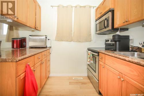 2 331 Pendygrasse Road, Saskatoon, SK - Indoor Photo Showing Kitchen