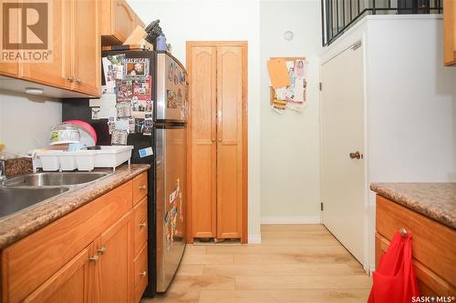 2 331 Pendygrasse Road, Saskatoon, SK - Indoor Photo Showing Kitchen With Double Sink