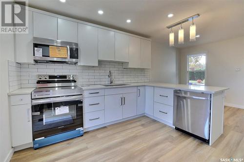 78 Deergrove Crescent, Regina, SK - Indoor Photo Showing Kitchen With Upgraded Kitchen