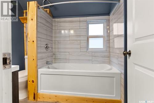 2108 Rae Street, Regina, SK - Indoor Photo Showing Bathroom