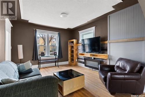 2108 Rae Street, Regina, SK - Indoor Photo Showing Living Room