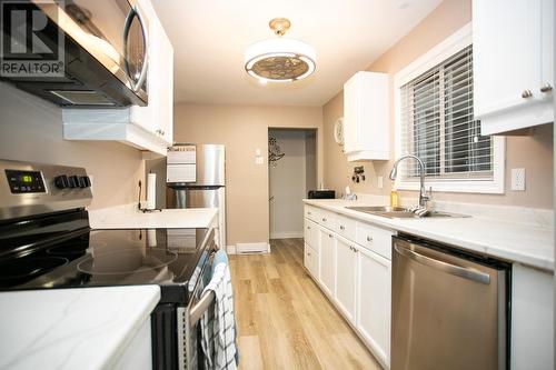 53 Broadview Dr, Sault Ste. Marie, ON - Indoor Photo Showing Kitchen With Double Sink