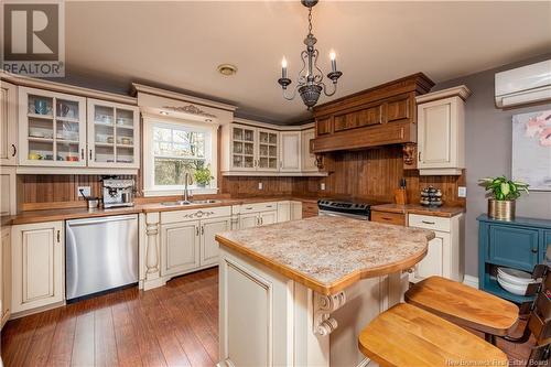 762 Dover Road, Dieppe, NB - Indoor Photo Showing Kitchen With Double Sink