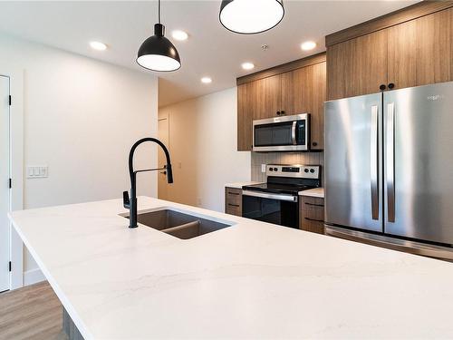 305-201 Dogwood Dr, Ladysmith, BC - Indoor Photo Showing Kitchen With Double Sink With Upgraded Kitchen