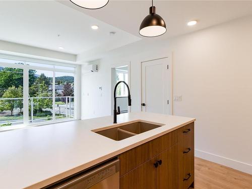 305-201 Dogwood Dr, Ladysmith, BC - Indoor Photo Showing Kitchen With Double Sink