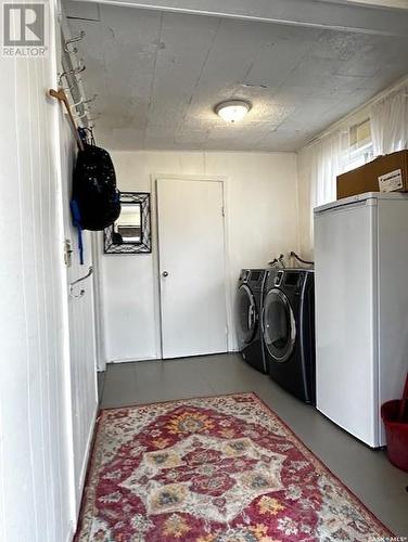 205/207 Pierson Street, Neudorf, SK - Indoor Photo Showing Laundry Room