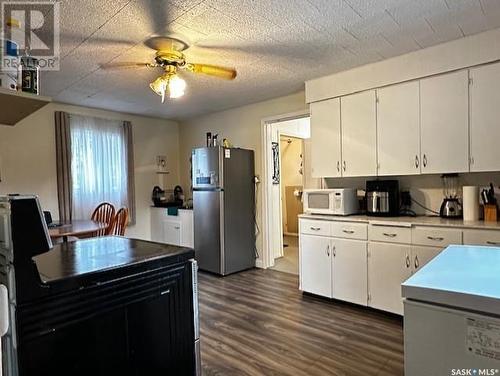 205/207 Pierson Street, Neudorf, SK - Indoor Photo Showing Kitchen