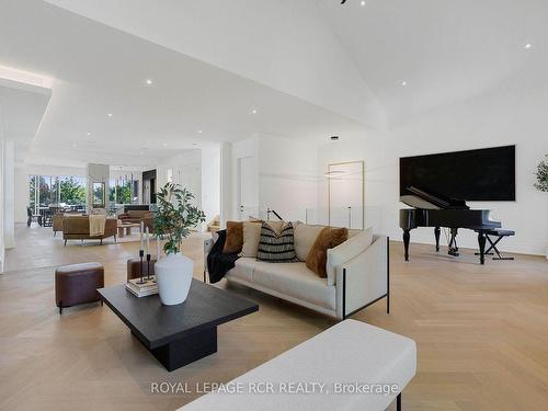 35 Second St, Orangeville, ON - Indoor Photo Showing Living Room