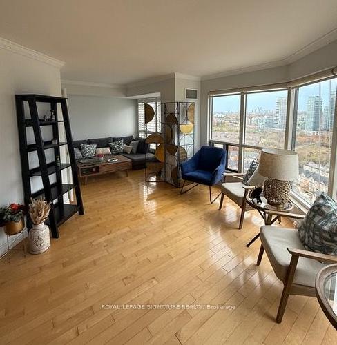 2403-2269 Lake Shore Blvd W, Toronto, ON - Indoor Photo Showing Other Room