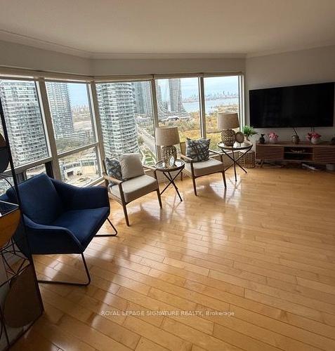 2403-2269 Lake Shore Blvd W, Toronto, ON - Indoor Photo Showing Living Room