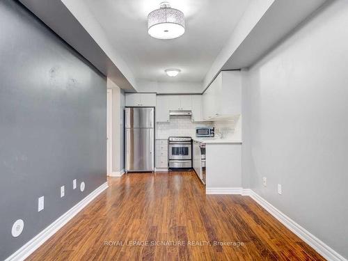 342-4975 Southampton Dr, Mississauga, ON - Indoor Photo Showing Kitchen