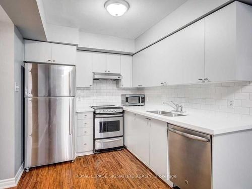 342-4975 Southampton Dr, Mississauga, ON - Indoor Photo Showing Kitchen With Double Sink