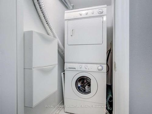 342-4975 Southampton Dr, Mississauga, ON - Indoor Photo Showing Laundry Room