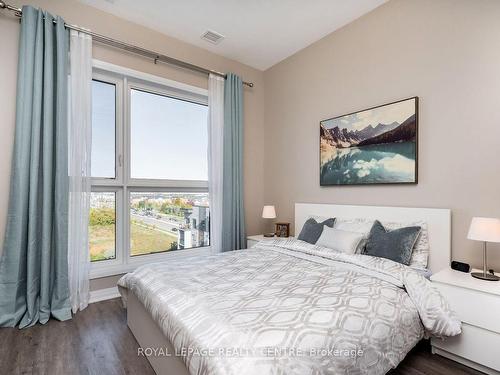 612-95 Dundas St W, Oakville, ON - Indoor Photo Showing Bedroom