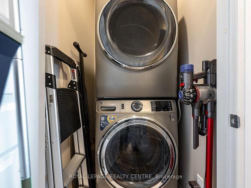 612-95 Dundas St W, Oakville, ON - Indoor Photo Showing Laundry Room