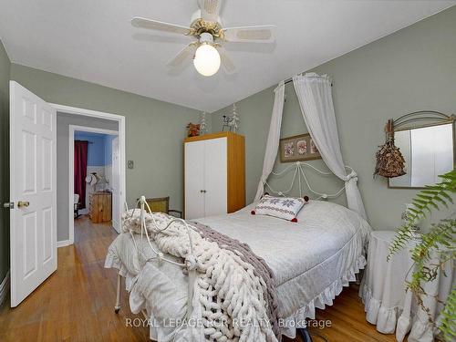 36 Cavendish Cres, Brampton, ON - Indoor Photo Showing Bedroom