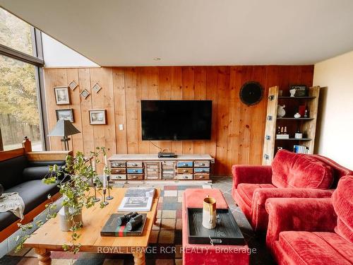 793493 Third Line, Mono, ON - Indoor Photo Showing Living Room