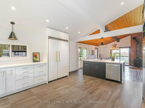 793493 Third Line, Mono, ON - Indoor Photo Showing Kitchen