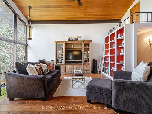 793493 Third Line, Mono, ON - Indoor Photo Showing Living Room