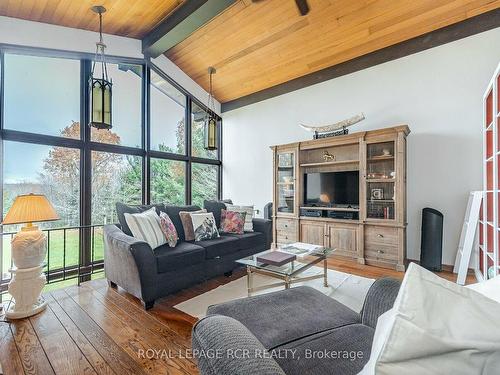 793493 Third Line, Mono, ON - Indoor Photo Showing Living Room