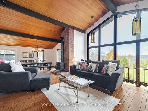 793493 Third Line, Mono, ON - Indoor Photo Showing Living Room