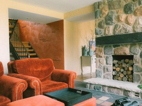 793493 Third Line, Mono, ON - Indoor Photo Showing Living Room