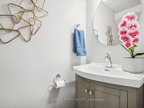 21-130 Livingston Ave, Grimsby, ON - Indoor Photo Showing Bathroom