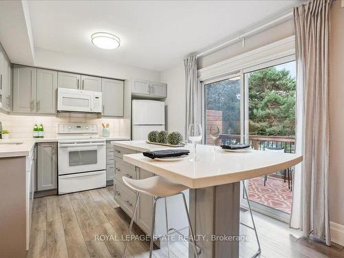 21-130 Livingston Ave, Grimsby, ON - Indoor Photo Showing Kitchen