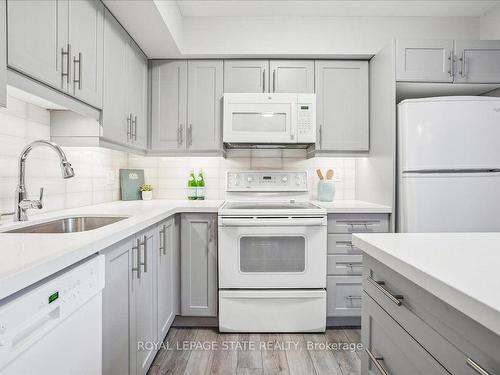 21-130 Livingston Ave, Grimsby, ON - Indoor Photo Showing Kitchen