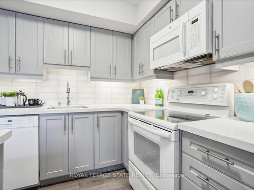 21-130 Livingston Ave, Grimsby, ON - Indoor Photo Showing Kitchen