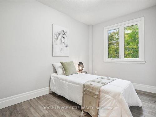 21-130 Livingston Ave, Grimsby, ON - Indoor Photo Showing Bedroom