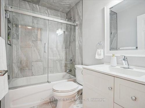 21-130 Livingston Ave, Grimsby, ON - Indoor Photo Showing Bathroom