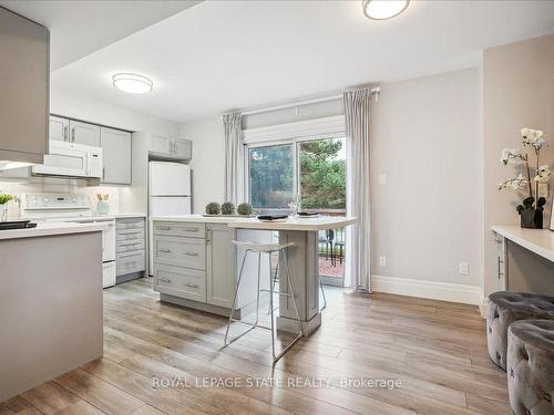 21-130 Livingston Ave, Grimsby, ON - Indoor Photo Showing Kitchen