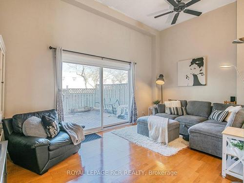 31-325 William St, Shelburne, ON - Indoor Photo Showing Living Room