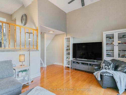 31-325 William St, Shelburne, ON - Indoor Photo Showing Living Room