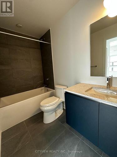 106 - 395 Dundas Street W, Oakville, ON - Indoor Photo Showing Bathroom