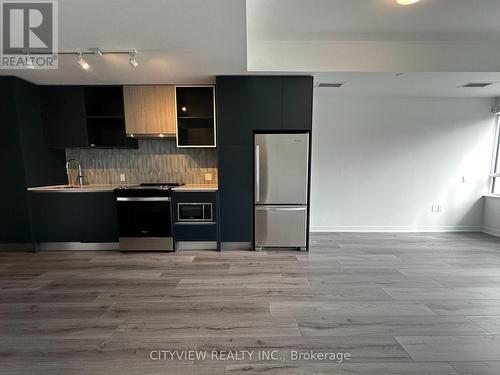 106 - 395 Dundas Street W, Oakville, ON - Indoor Photo Showing Kitchen