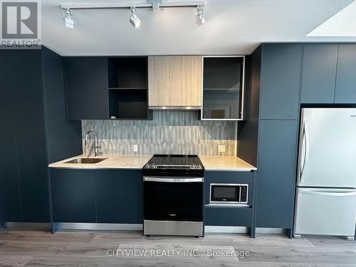 106 - 395 Dundas Street W, Oakville, ON - Indoor Photo Showing Kitchen