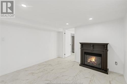 816 Dougall Avenue, Windsor, ON - Indoor Photo Showing Living Room With Fireplace