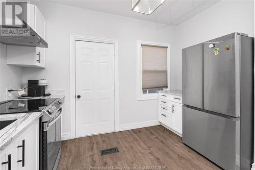 816 Dougall Avenue, Windsor, ON - Indoor Photo Showing Kitchen