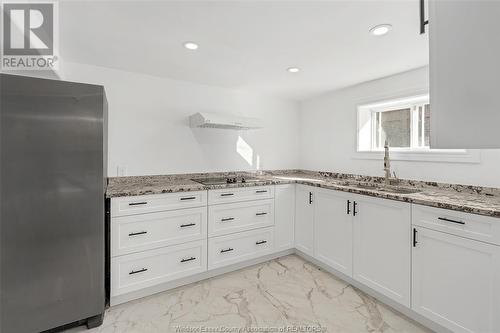 816 Dougall Avenue, Windsor, ON - Indoor Photo Showing Kitchen