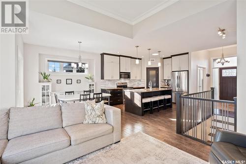 1022 Pohorecky Bay, Saskatoon, SK - Indoor Photo Showing Living Room