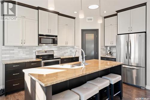 1022 Pohorecky Bay, Saskatoon, SK - Indoor Photo Showing Kitchen With Stainless Steel Kitchen With Double Sink With Upgraded Kitchen