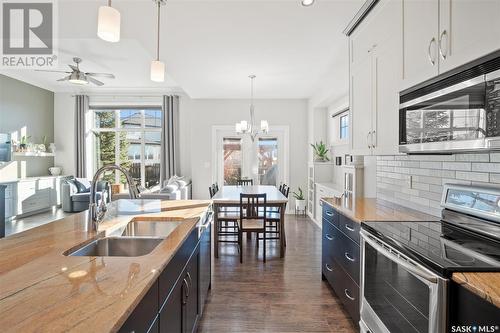 1022 Pohorecky Bay, Saskatoon, SK - Indoor Photo Showing Kitchen With Double Sink With Upgraded Kitchen