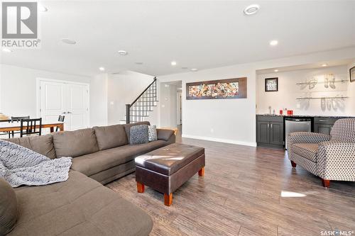 1022 Pohorecky Bay, Saskatoon, SK - Indoor Photo Showing Living Room