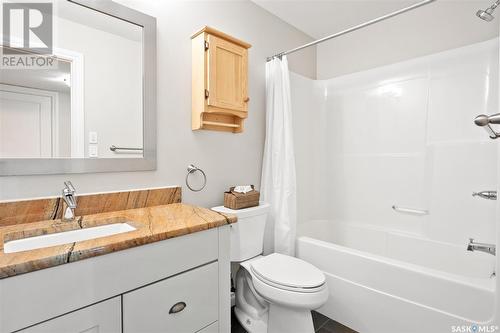 1022 Pohorecky Bay, Saskatoon, SK - Indoor Photo Showing Bathroom