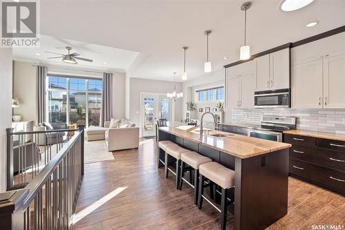 1022 Pohorecky Bay, Saskatoon, SK - Indoor Photo Showing Kitchen With Upgraded Kitchen