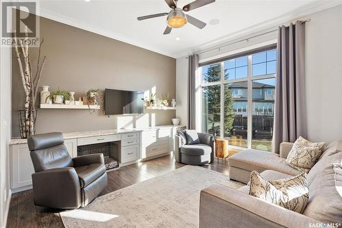 1022 Pohorecky Bay, Saskatoon, SK - Indoor Photo Showing Living Room