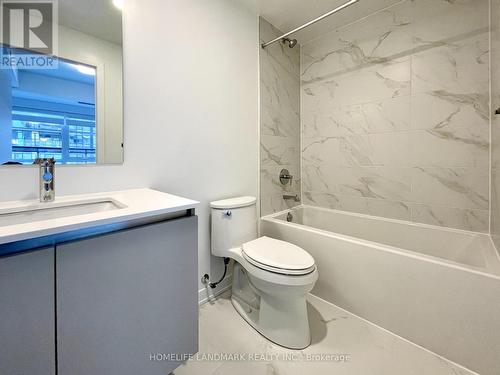 326 - 395 Dundas Street W, Oakville, ON - Indoor Photo Showing Bathroom