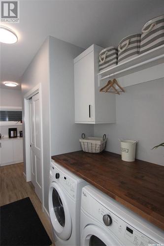 671 Fast Crescent, Saskatoon, SK - Indoor Photo Showing Laundry Room